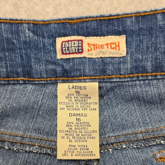 Faded Glory Ladies 16 Stretch Denim Capri Cropped Jeans Floral Embellished - Picture 2 of 13